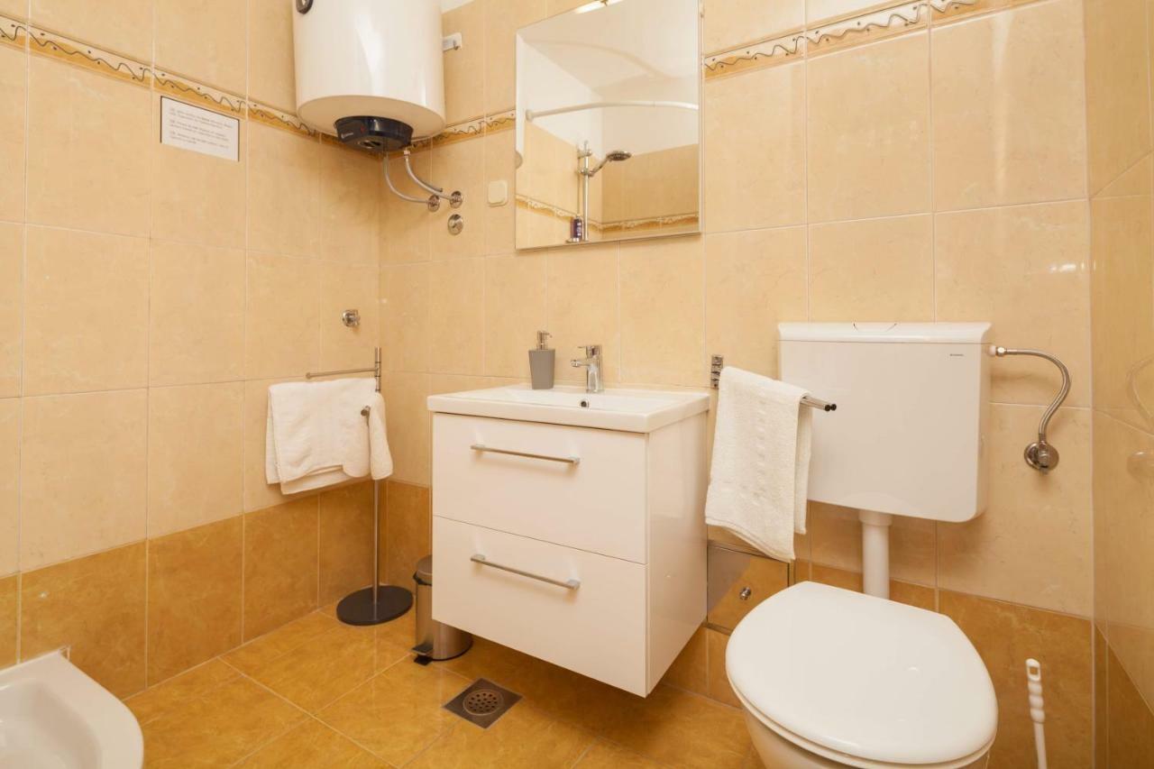 Apartman Ester Pula Exterior photo